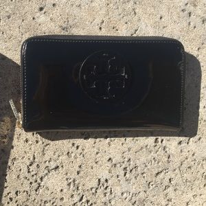 Tory Burch patent black leather wallet